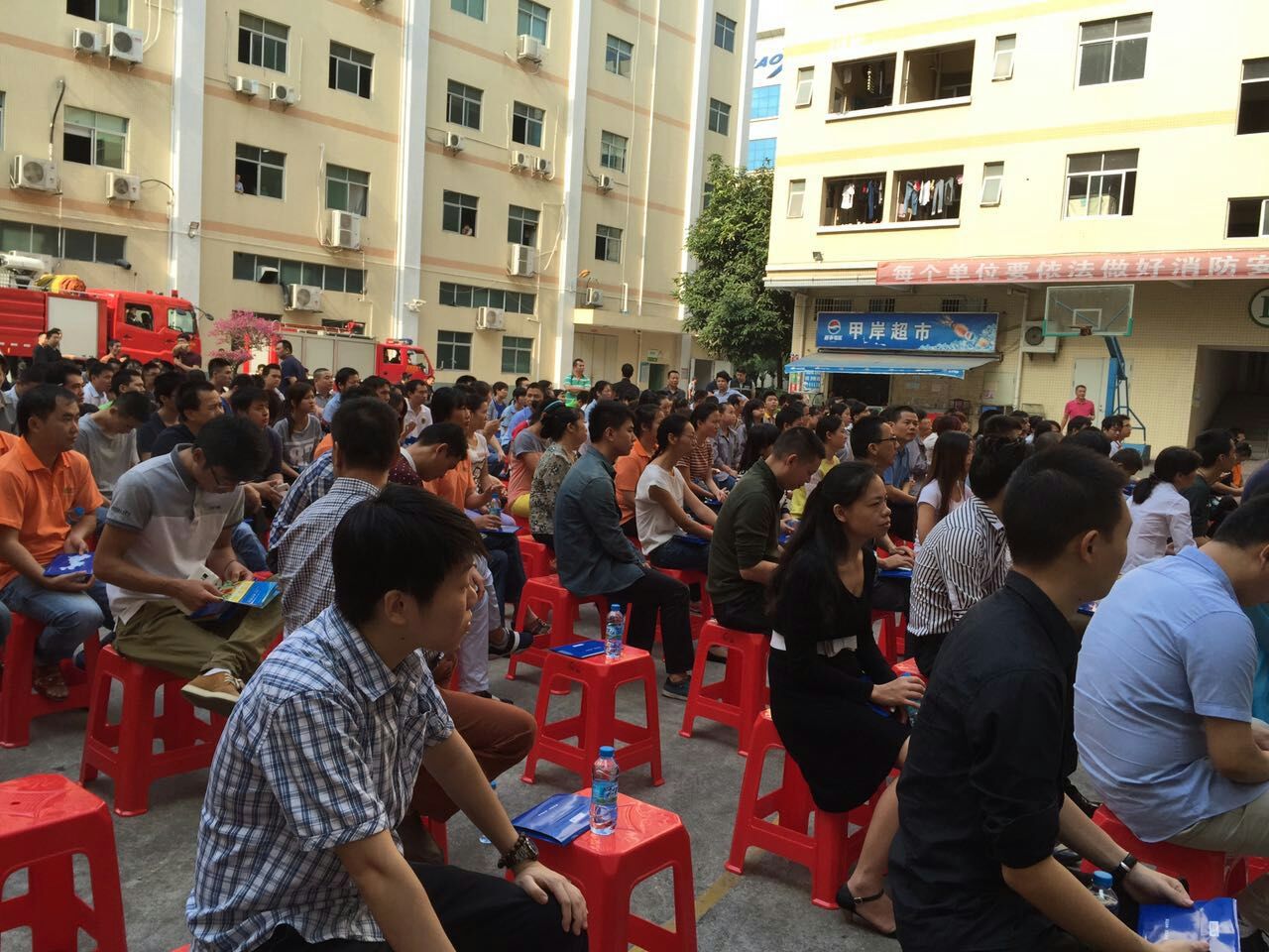 甲岸科技園組織消防演習,提高企業(yè)安全生產(chǎn)意識