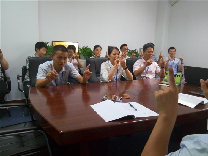 學員們積極的參與課程的互動當中 學員們積極的參與課程的互動當中