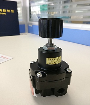 自力可調式減壓閥構造參數，來控制閥門的開度